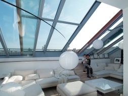 Ekologický a rozumný přístup k výrobě střešního prosklení je znát především u hlavního materiálu profilů – v regionu těžené borovicové dřevo