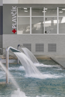 Mozaiky RAKO v prostorách třineckého bazénu