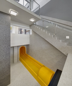 Mozaiky RAKO v prostorách třineckého bazénu