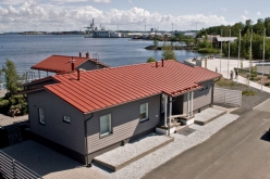 Finská dřevostavba na pobřeží fjordu