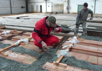 Obr. 9: Betonáž fragmentů s teplotními čidly 