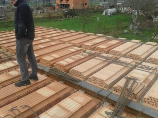 Obr. 13: Uložení do skrytého ocelového průvlaku