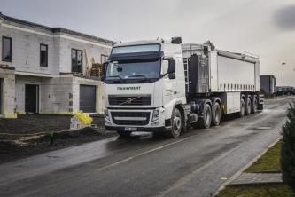 Příjezd mobilní výrobní linky pro výrobu litého potěru ANHYMENT