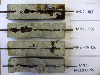 Porovnání koroze výztuže v materiálu bez inhibitoru koroze a s inhibitorem v roztoku s chloridovými ionty