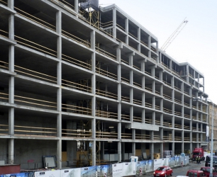 Obr. 9: Konstrukce budovy přiléhající k ulici Na Florenci (2/2013)