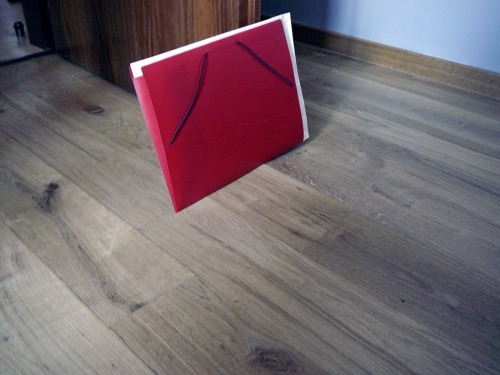 Obr. 2: Nadzdvižení podlahových lamel v bytě A