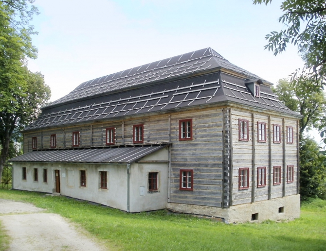 Obr. 2–4: Průběh rekonstrukce probíhal netradičním způsobem