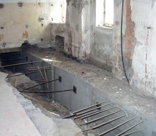 Obr. 5: Zesílení základu uvnitř stavby