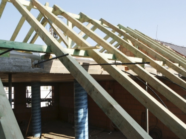 Obr. 10: Předpínání konzolové části stropní desky