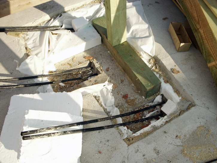 Obr. 12: Předpínání skrytého příčníku