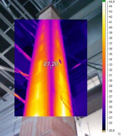 Snímek krbových kamen termokamerou