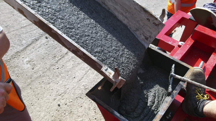 Obr. 5: Otevřená lávka s mostovkou z UHPC z TBG METROSTAV v Čelákovicích