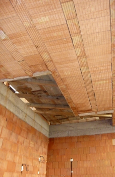 Obr. 16: Strop zespodu