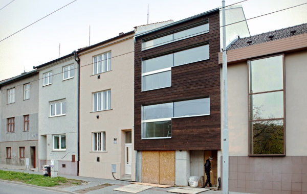 Obr. 16: Uliční průčelí s finálním obkladem