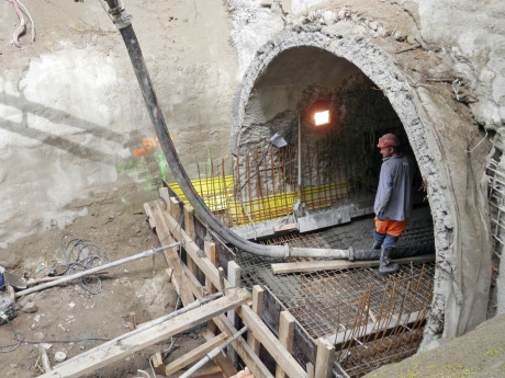 Betonáž spodní klenby bloku č. 106 v přívodní štole SO 02