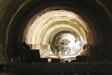 Spárové těsnicí pásy šířky min. 400 mm osazené v každé blokové spáře na primárním ostění po celém obvodu štoly