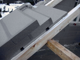 Obr. 1, 2: První grafitové polystyreny na českých stavbách – foto z roku 2005