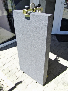 Obr. 6, 7: Měřící zařízení pro určení prodloužení desky EPS ve stínu/na slunci