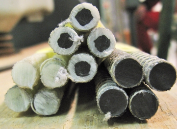 Obr. 2: Průřez vybranými typy FRP výztuží (zleva GFRP, C-GFRP a CFRP)