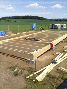 Obr. 8: Kostra podlahové desky nad odvětrávanou mezerou