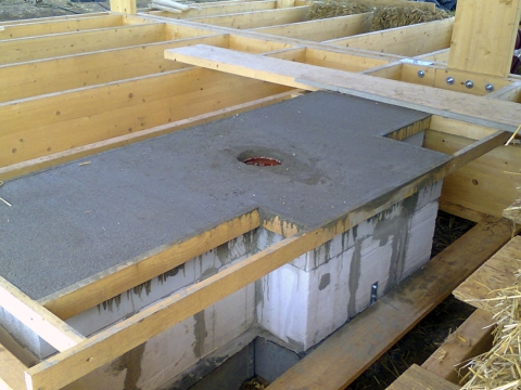 Obr. 9: Vybetonovaný pas s napojením odpadu pro sociální zařízení