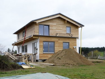 Obr. 16–18: Dokončený dům