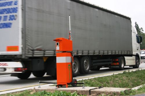 Obr. 9: Mobilní radar s rozpoznáním rychlosti a registrační značky