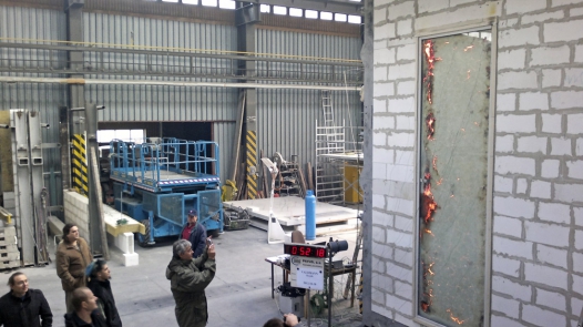 Obr. 3: Stav v čase 52:18, dochází k  porušení celistvosti