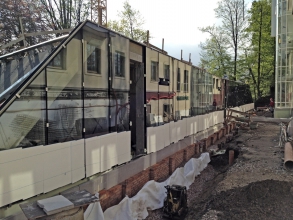 Obr. 5–7: Montáž prosklení KCEV ve Vrchlabí