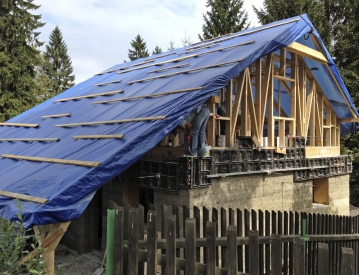 Obr. 5: Dokončování stěny 1. NP