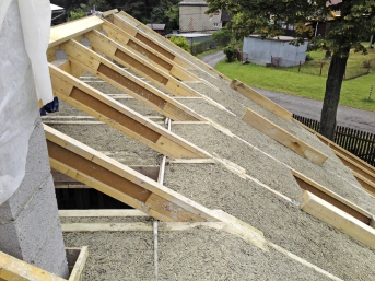 Obr. 6: Konopný beton jako izolace střešní konstrukce