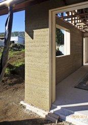 Obr. 11: Sloup s ostěním