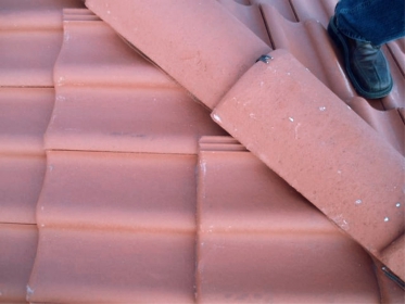 Obr. 10 a 11: Nedokončené krytí