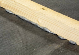 Obr. 14: Správná aplikace těsnicí pěny