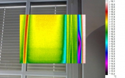 Obr. 13–15: Špatně seřízené kování, popřípadě netěsnou připojovací spáru termokamera nekompromisně odhalí