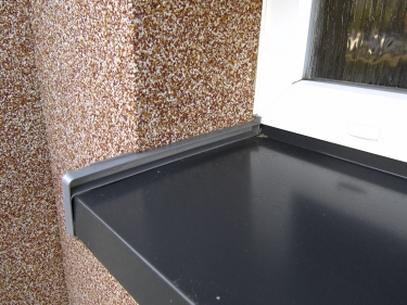 Obr. 16–19: Ukázky správně zpracovaného napojení parapetů