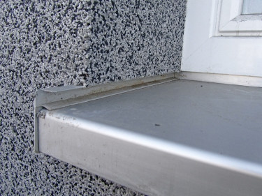 Obr. 16–19: Ukázky správně zpracovaného napojení parapetů