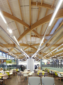 Během konstrukce rámů, sloupů a střešní struktury se pracovalo pouze s certifikovaným FSC dřevem, jehož podíl na stavbě tvořil 99,5 %