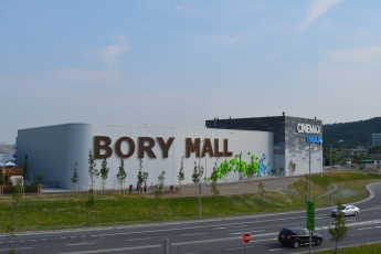 Fasádní systém Ruukki Forma pro nákupní centrum Bory Mall