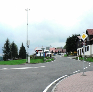 Opravenou silnici III/29019 pohlídají meteostanice a kamery