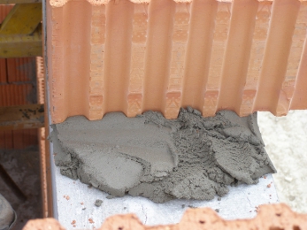 Vysoká jakost čerstvé směsi je důležitá pro správné uložení zdicích prvků