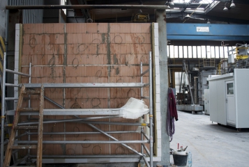 Obr. 4: Vzorek se zvýšenou požární odolností díky nenaplnění krajních dutin