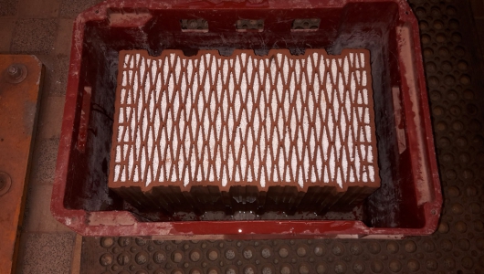 Obr. 7: Vzorek simulující nasáknutí zdiva za základové desky