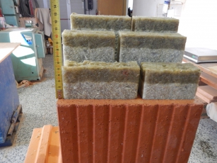 Obr. 6: Voda se do minerální vaty nasákne je do výše vodní hladiny