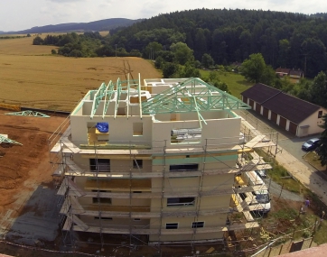 Pokládka dalších krovů