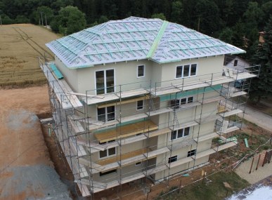 Hotová stavba, ještě bez střešní krytiny