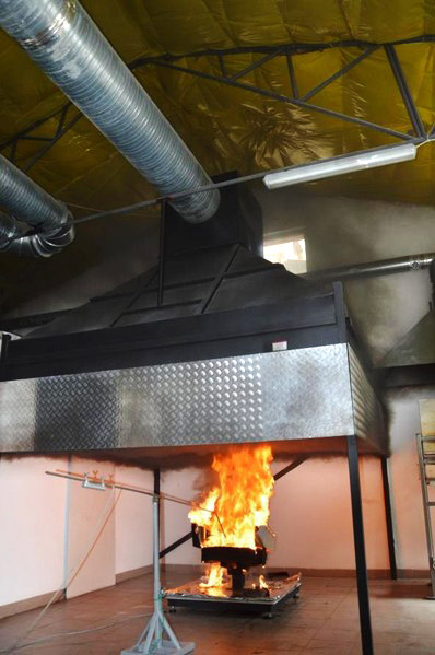 Obr. 3: Nábytkový kalorimetr jako příklad středněrozměrové zkoušky, zdroj: www.sychta.eu