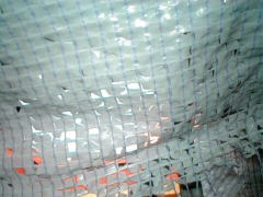 Obr. 8: Destrukce difuzní fólie UV zářením 