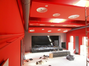 Obr. 6: Montáž LED svítidel ve víceúčelovém sále