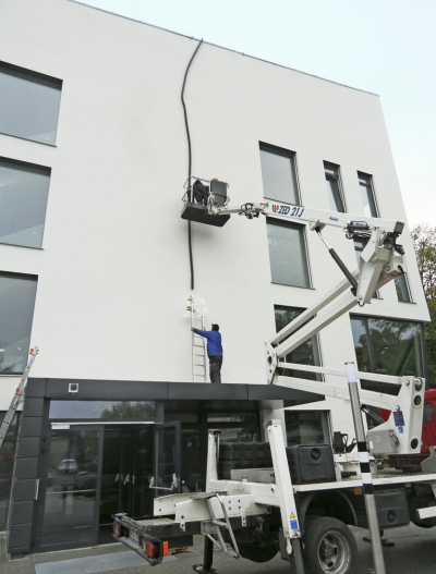 Obr. 12: Instalace exteriérové plastiky Karla Malicha